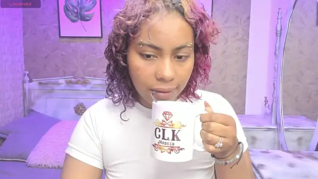 Snapshot of Sofia_clk chatting on 06/18/26, 02:56 Sofia clk online show from 06/18/26, 02:56