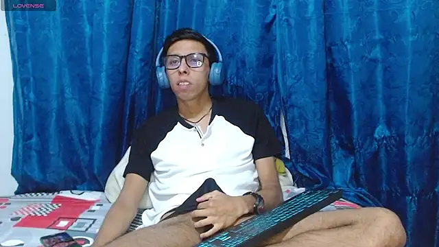 DavTwink3100 online show from 04/19/26, 02:11