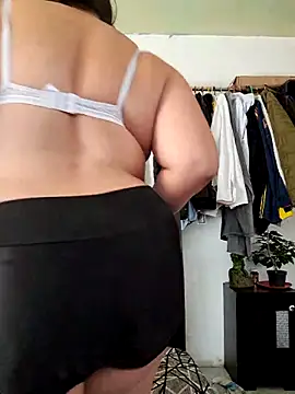 Snapshot of Alondrabb80 chatting on 11/18/25, 04:33 Alondrabb80 online show from 11/18/25, 04:33