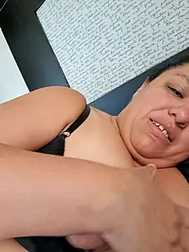 Snapshot of Alondrabb80 chatting on 12/02/25, 09:43 Alondrabb80 online show from 12/02/25, 09:43