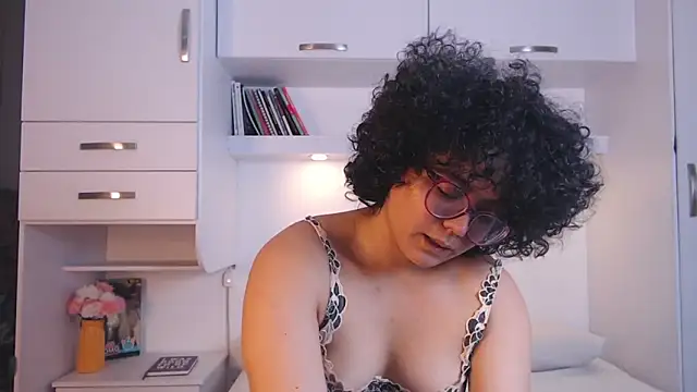 MartiRuis10 online show from 10/20/25, 08:20