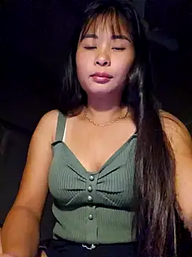 Snapshot of Squirrel-Pear chatting on 10/18/25, 09:15 Squirrel-Pear online show from 10/18/25, 09:15