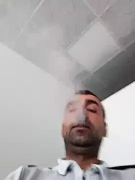 Snapshot of Bugattiveyron1 chatting on 10/20/25, 01:00 Bugattiveyron1 online show from 10/20/25, 01:00