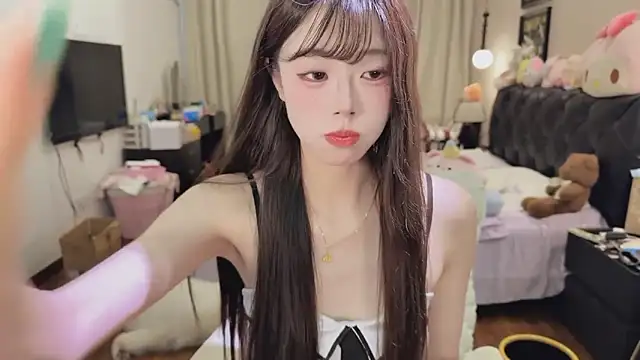 Onecutelittle online show from 06/01/26, 06:48