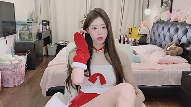 Onecutelittle online show from 06/13/26, 06:55