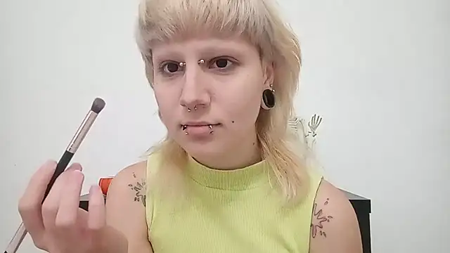 Snapshot of VetaBeghtol chatting on 11/20/25, 04:29 VetaBeghtol online show from 11/20/25, 04:29