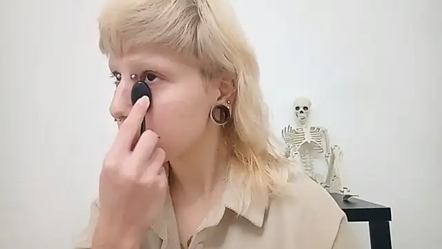 Snapshot of VetaBeghtol chatting on 11/23/25, 03:34 VetaBeghtol online show from 11/23/25, 03:34