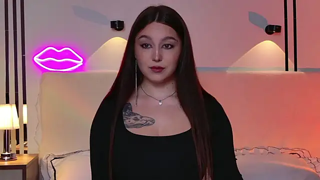  Tessa May  online show from 11/13/25, 12:20