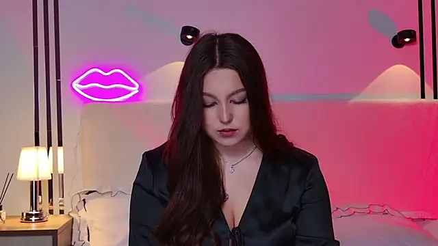  Tessa May  online show from 11/21/25, 12:10