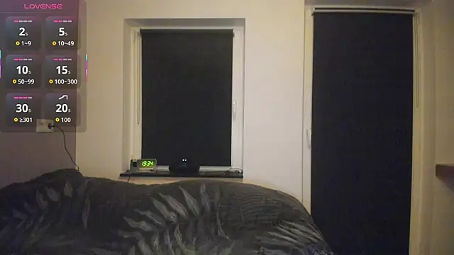 Snapshot of MiaRides19 chatting on 10/26/25, 06:25 MiaRides19 online show from 10/26/25, 06:25