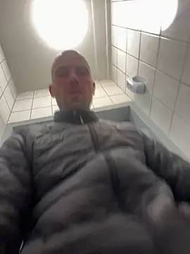 Rotteei1 online show from 10/31/25, 10:05