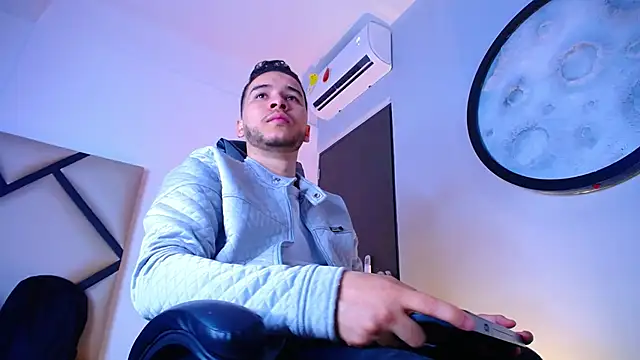 mike 257 online show from 12/05/25, 12:03