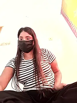 Snapshot of Hot_Angle chatting on 05/31/26, 10:11 Hot Angle online show from 05/31/26, 10:11