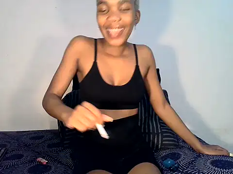 Snapshot of MinnieBee101 chatting on 10/23/25, 01:27 MinnieBee101 online show from 10/23/25, 01:27