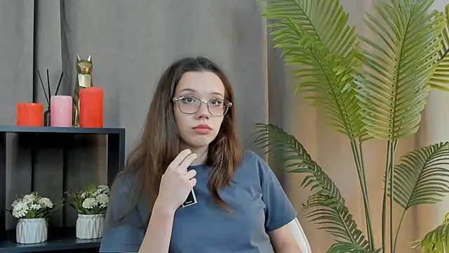 FabiolaCowing online show from 10/19/25, 01:12