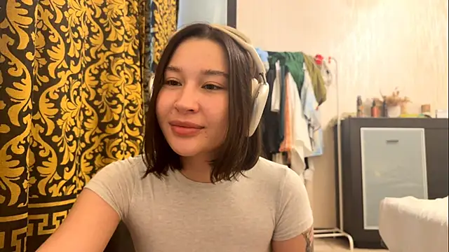 Snapshot of YourCoreanmiracle chatting on 12/03/25, 10:35 YourCoreanmiracle online show from 12/03/25, 10:35