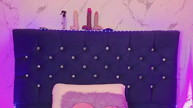 Snapshot of Dakotaa_Johnson chatting on 05/18/26, 07:31 Dakotaa Johnson online show from 05/18/26, 07:31