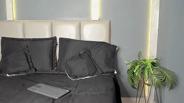 ArohomLester online show from 12/03/25, 11:19