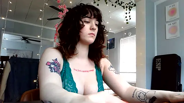 Trickylucy555 online show from 03/17/26, 07:06