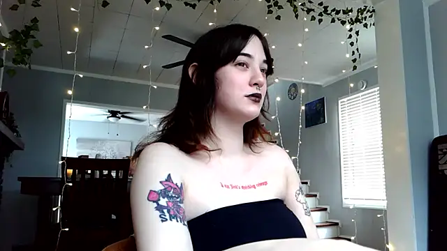 Trickylucy555 online show from 04/04/26, 05:43