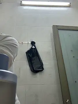 Snapshot of aaaaawhate chatting on 10/28/25, 10:30 aaaaawhate online show from 10/28/25, 10:30