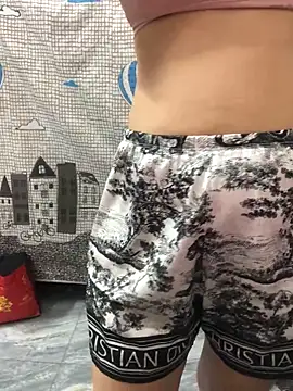 HinayLa online show from 12/17/25, 09:10