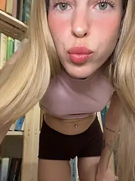 kira mia online show from 05/05/26, 05:43