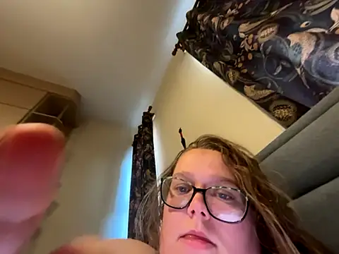 Scarletcum22 online show from 10/30/25, 07:43