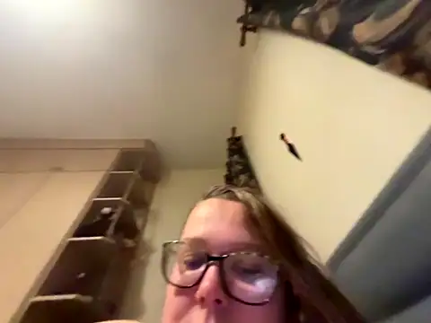 Scarletcum22 online show from 12/16/25, 07:24