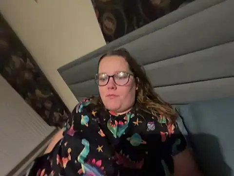 Scarletcum22 online show from 12/17/25, 07:47