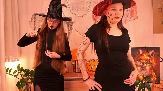 Snapshot of ArianaSweazy chatting on 10/31/25, 02:07 ArianaSweazy online show from 10/31/25, 02:07