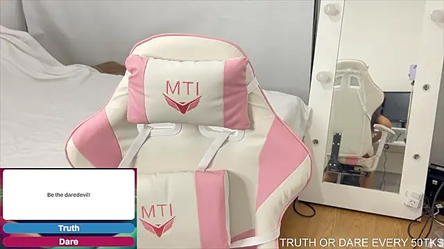 Snapshot of julia_mendes chatting on 11/21/25, 03:38 julia mendes online show from 11/21/25, 03:38