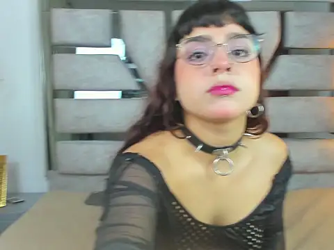 Snapshot of Mindy_Star_ chatting on 11/06/25, 01:12 Mindy Star online show from 11/06/25, 01:12