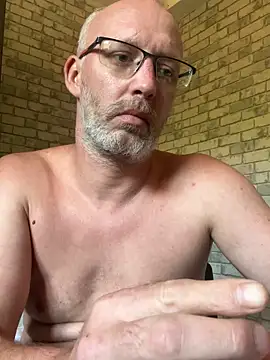 Snapshot of Cedric7653 chatting on 06/18/26, 08:14 Cedric7653 online show from 06/18/26, 08:14