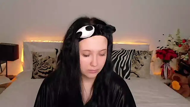 Snapshot of Felicia_Herceg chatting on 10/31/25, 07:15 Felicia Herceg online show from 10/31/25, 07:15