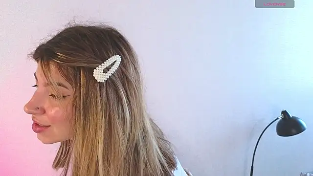 Snapshot of KiraBlushy chatting on 10/29/25, 09:22 KiraBlushy online show from 10/29/25, 09:22