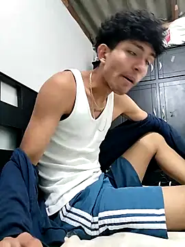 Snapshot of LyliaWood chatting on 10/20/25, 11:05 LyliaWood online show from 10/20/25, 11:05