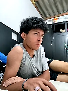 Snapshot of LyliaWood chatting on 10/23/25, 02:33 LyliaWood online show from 10/23/25, 02:33