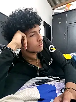 Snapshot of LyliaWood chatting on 10/28/25, 12:58 LyliaWood online show from 10/28/25, 12:58