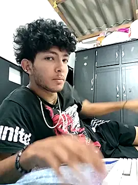 Snapshot of LyliaWood chatting on 11/04/25, 01:05 LyliaWood online show from 11/04/25, 01:05