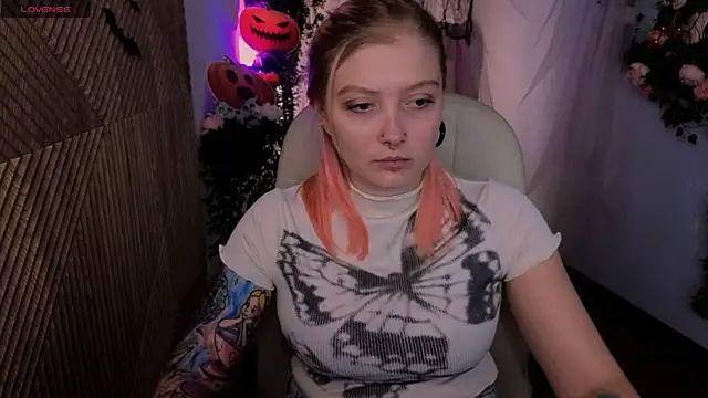 Snapshot of Kiki_shay chatting on 10/30/25, 01:12 Kiki shay online show from 10/30/25, 01:12