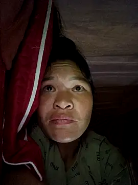 chipu06 online show from 10/28/25, 08:33