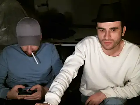 Snapshot of 2hellboys chatting on 10/31/25, 03:18 2hellboys online show from 10/31/25, 03:18