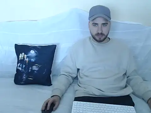 Snapshot of 2hellboys chatting on 11/19/25, 10:15 2hellboys online show from 11/19/25, 10:15