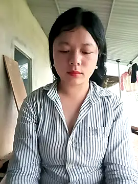 lisa-bae00 online show from 04/15/26, 11:38