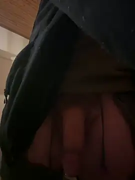 Snapshot of bart98geil chatting on 02/12/26, 04:40 bart98geil online show from 02/12/26, 04:40