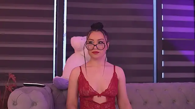 Snapshot of TiffanyVoss chatting on 11/03/25, 06:03 TiffanyVoss online show from 11/03/25, 06:03