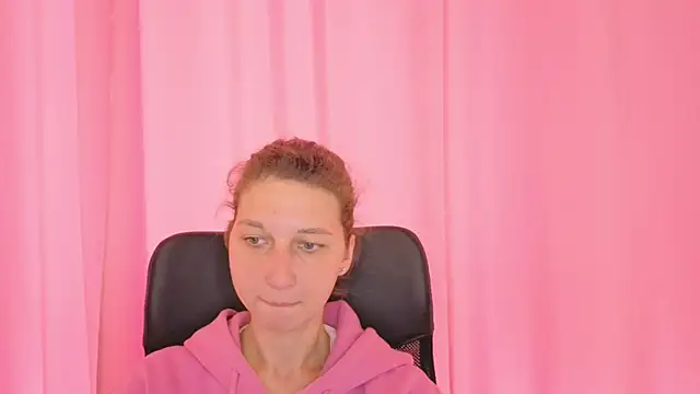 CuteEllii online show from 10/24/25, 10:11