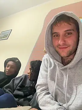 Snapshot of sexon950 chatting on 10/20/25, 08:31 sexon950 online show from 10/20/25, 08:31