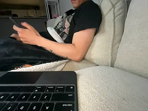 Snapshot of Orlando702@xh chatting on 10/22/25, 02:17 Orlando702xh online show from 10/22/25, 02:17